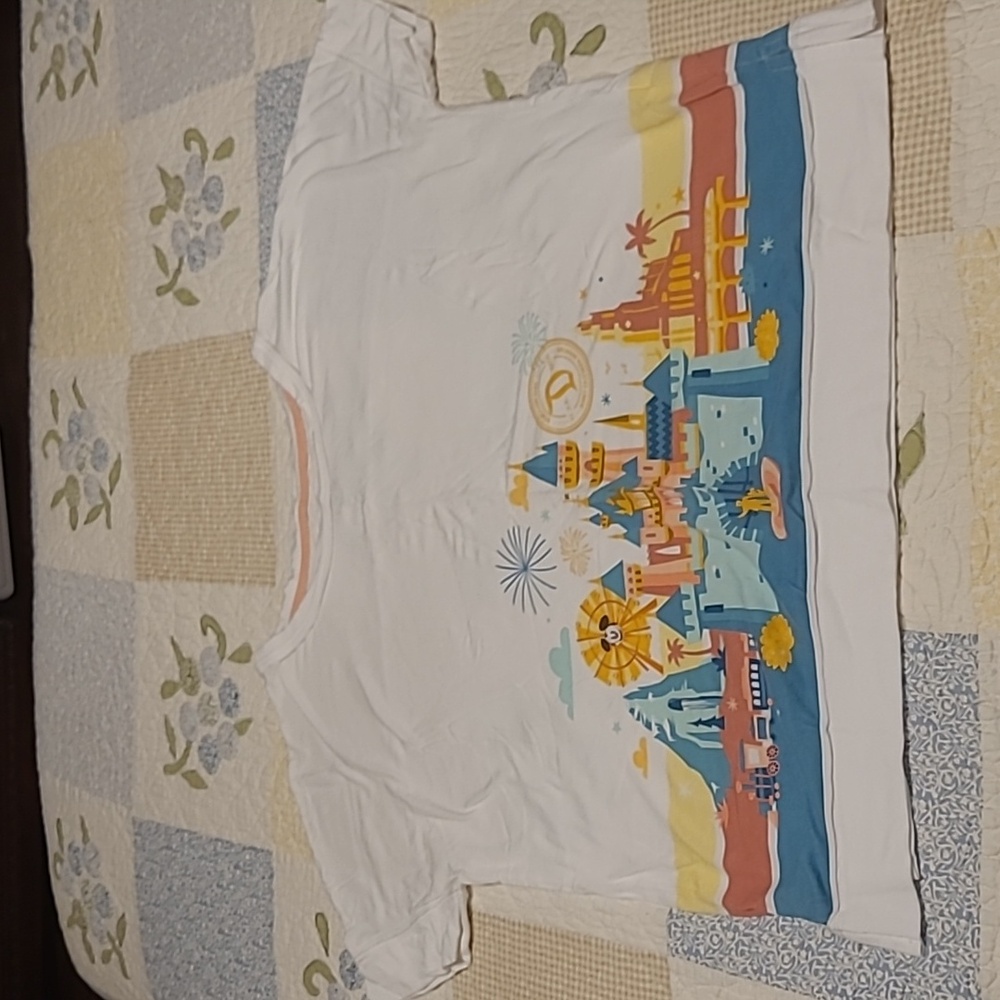 Disneyland Disney LARGE Short Sleeve Shirt